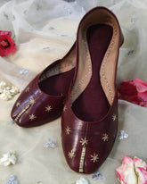 Maroon Zari Pure Leather Khussa - Emeralds
