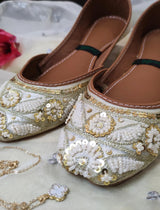 White Motia Embroidered Khussa - Emeralds 