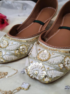 White Motia Embroidered Khussa - Emeralds 