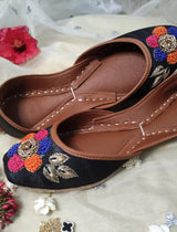 Black embroidered Khussa - Emeralds 