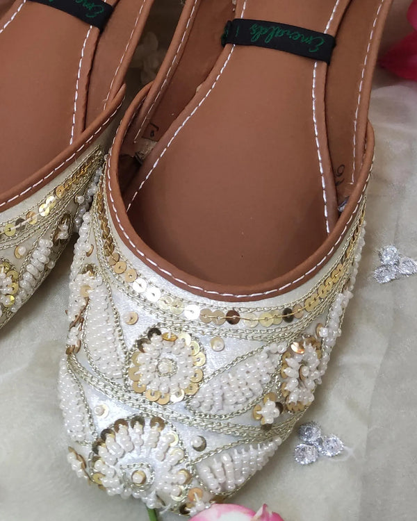 White Motia Embroidered Khussa - Emeralds 