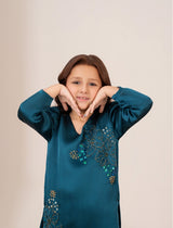Mother-daughter matching teal silk outfits – Peacock Whisper by Emeralds