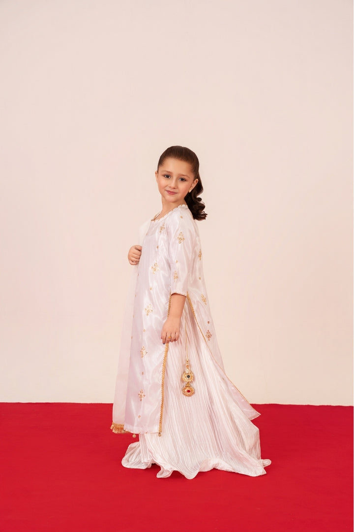 Mini Starburst white dress – elegant girls outfit in Pakistan